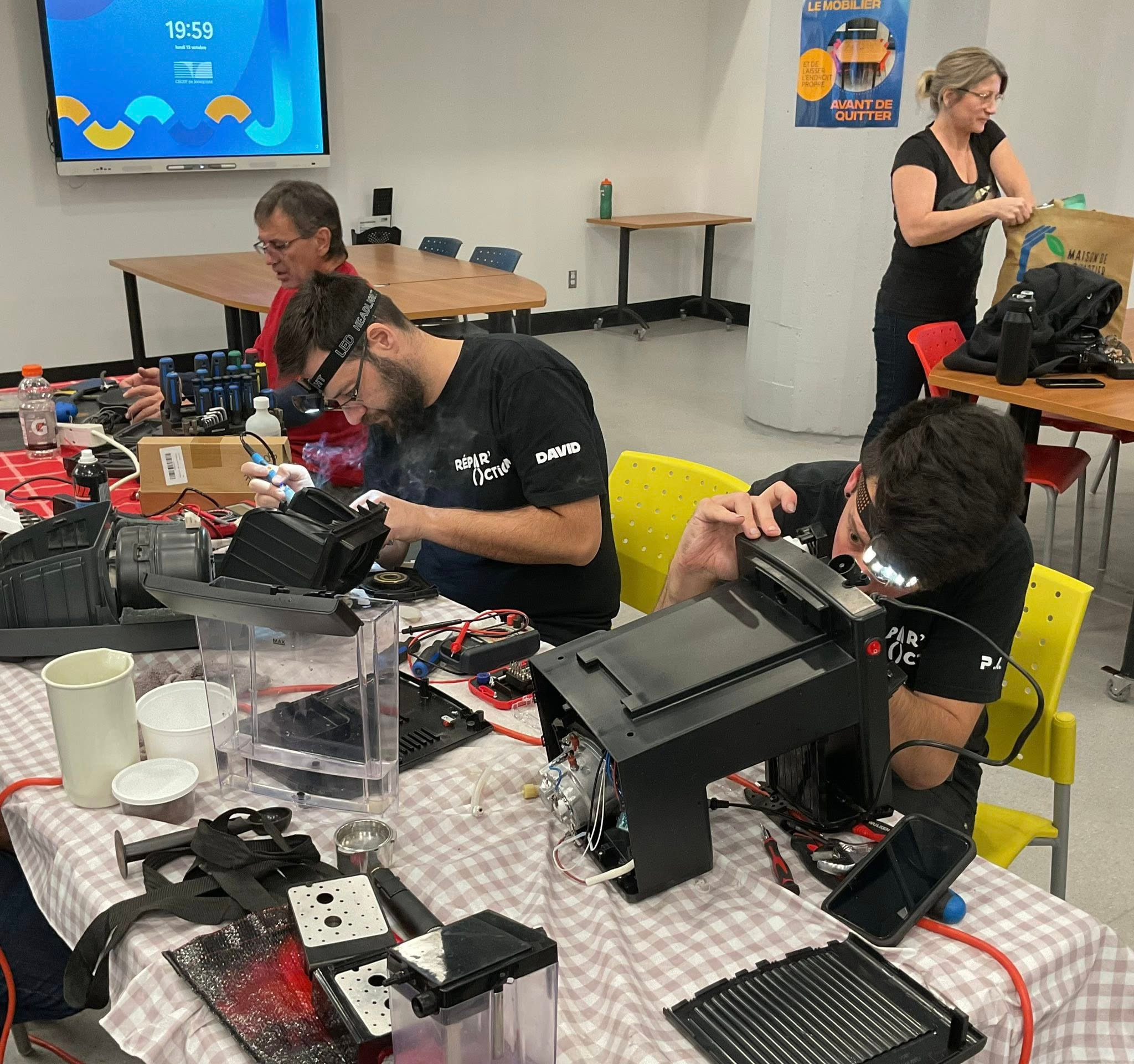Atelier de Jonquière — réparation d’une cafetière
